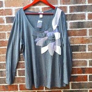 Monroe & Main Gray Floral Appliqué Asymmetrical Tunic Top 1X NWT